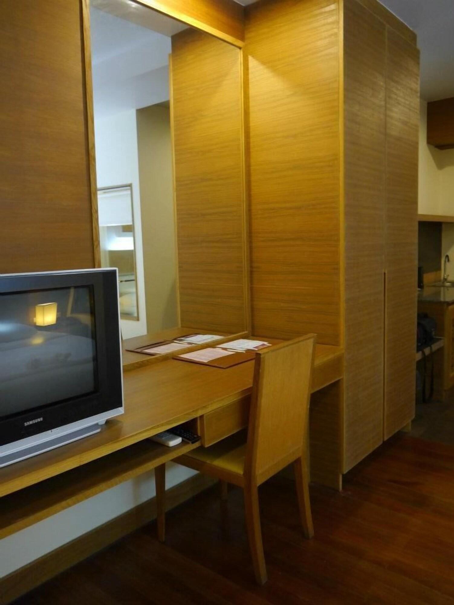 Baan Saikao Plaza Hotel & Service Apartment Koh Chang Exterior foto