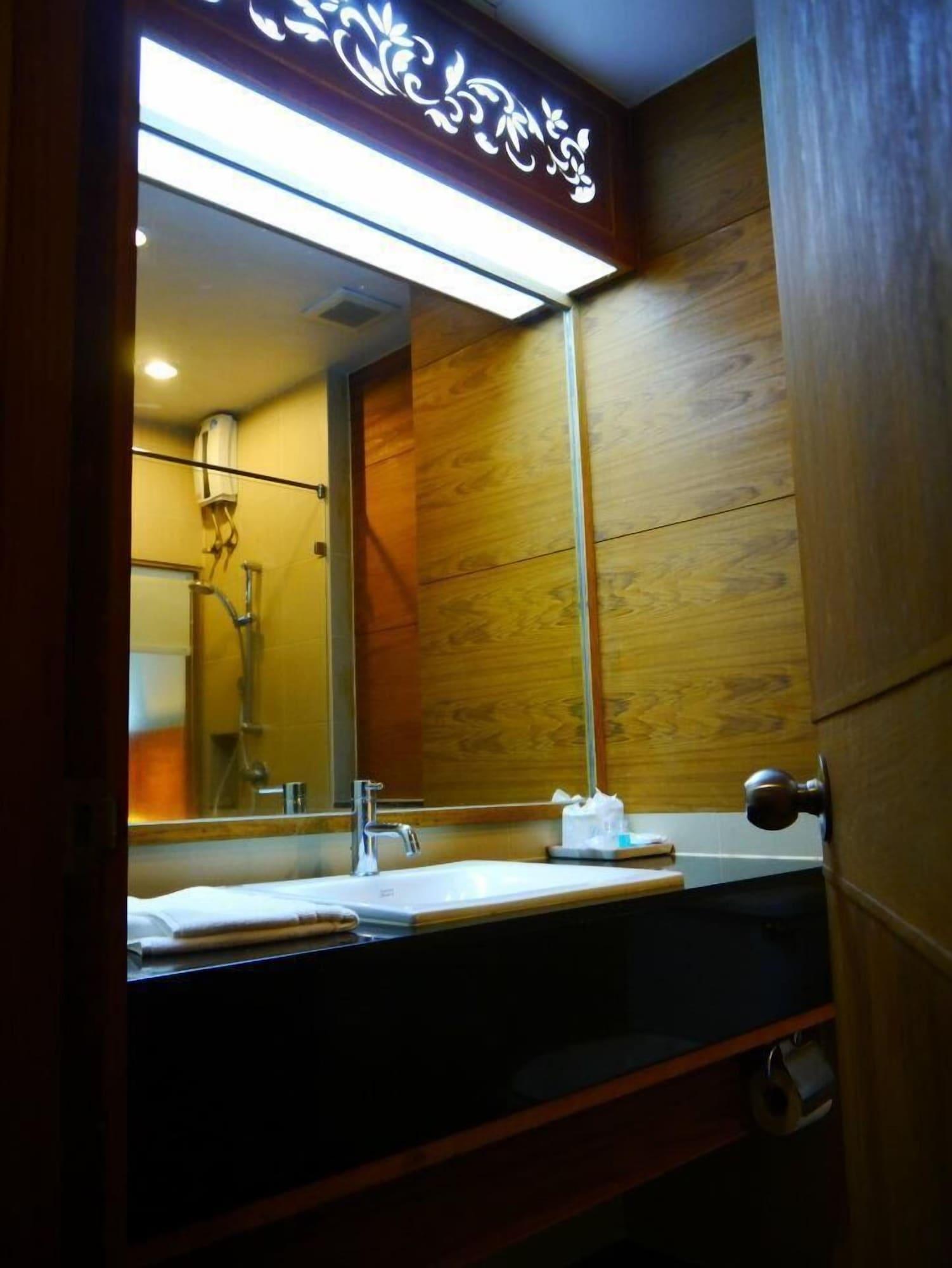 Baan Saikao Plaza Hotel & Service Apartment Koh Chang Exterior foto