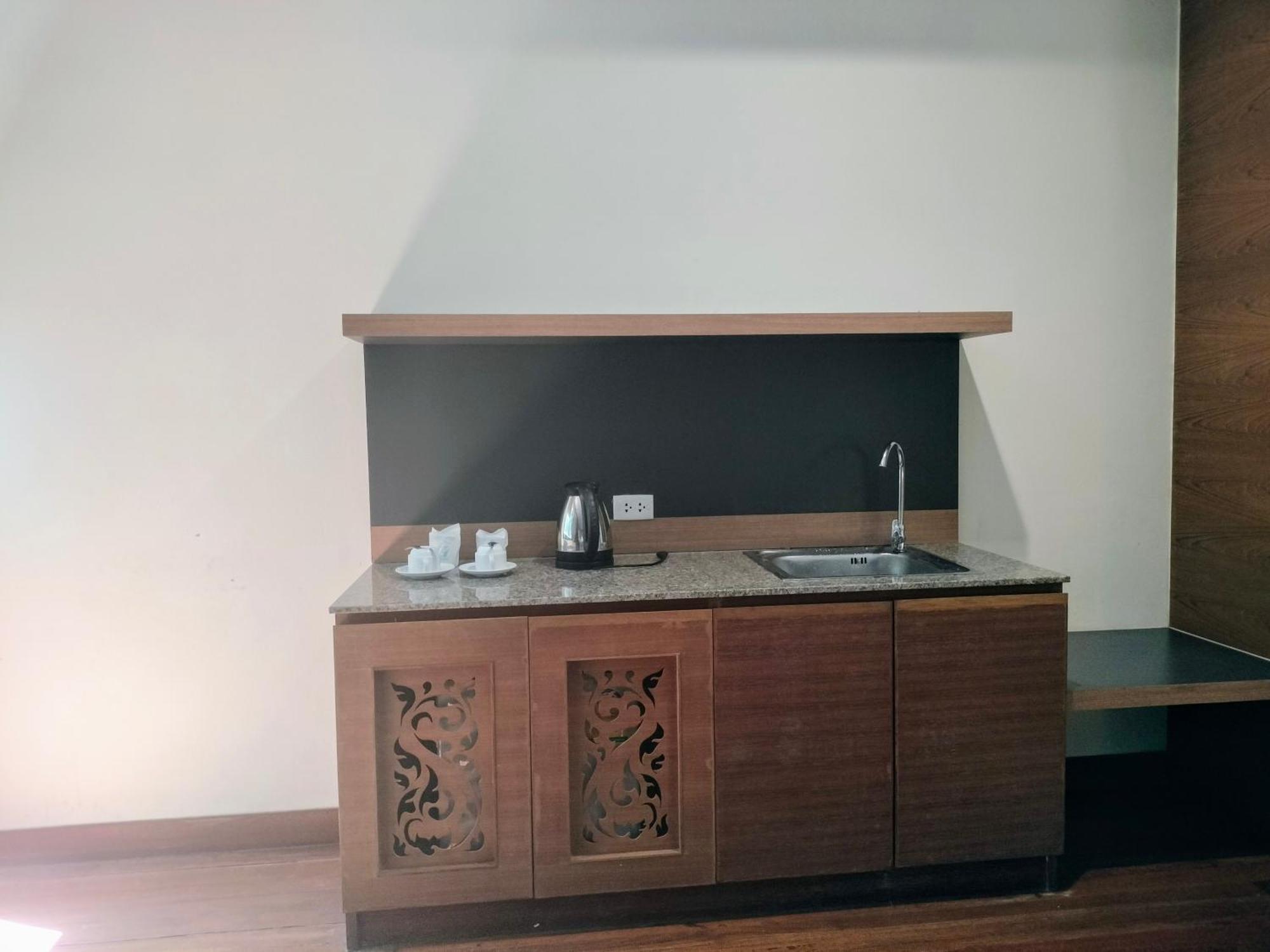 Baan Saikao Plaza Hotel & Service Apartment Koh Chang Exterior foto